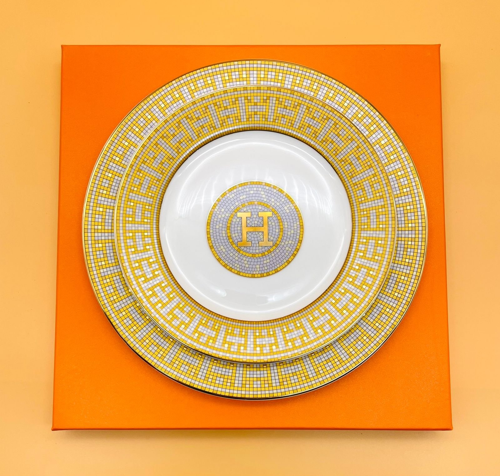 Plates set of 2 golden color from Hermes - Image 2 of 3