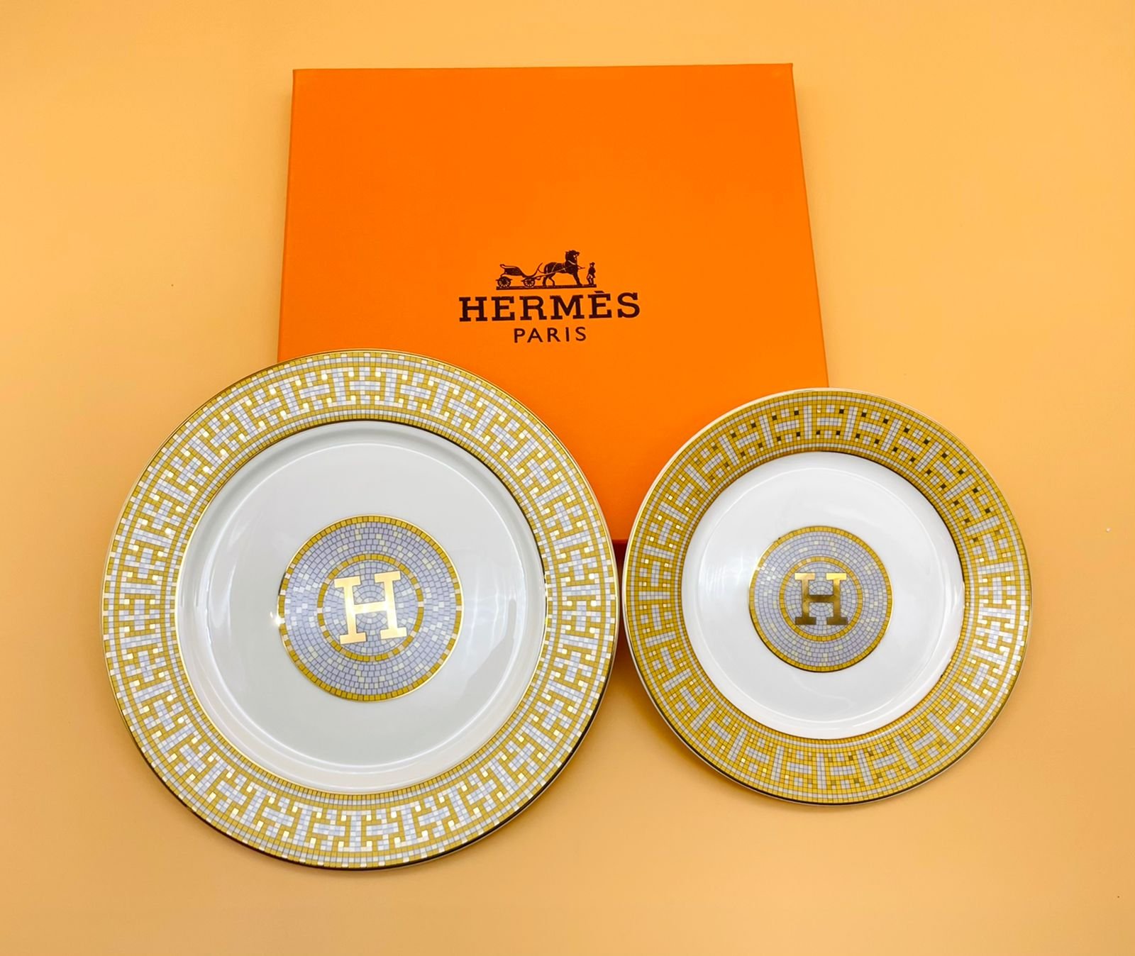 Plates set of 2 golden color from Hermes - Image 3 of 3