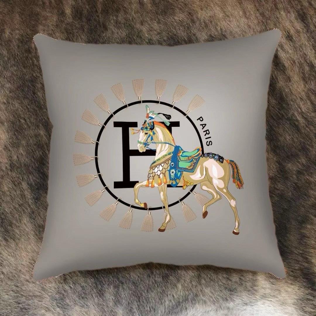 High-end Velvet cushion - Image 5 of 7