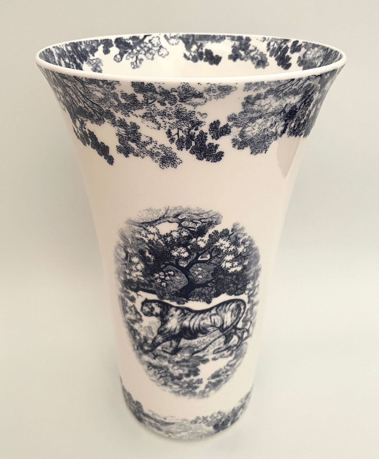 Dior Vase white - Image 3 of 3