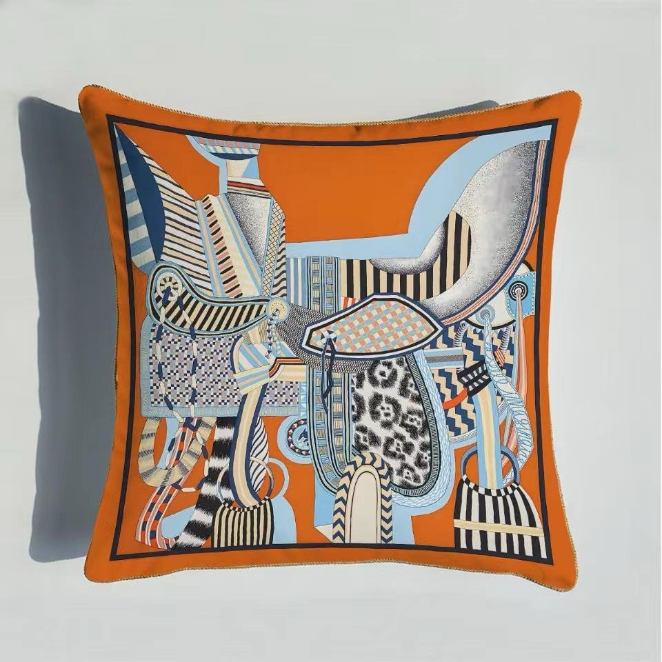 Velvet cushion from Hermes  - Image 4 of 10