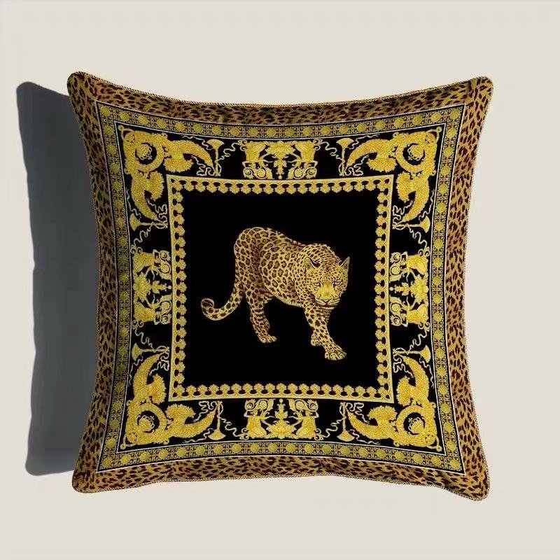 Velvet cushion from Hermes  - Image 8 of 10