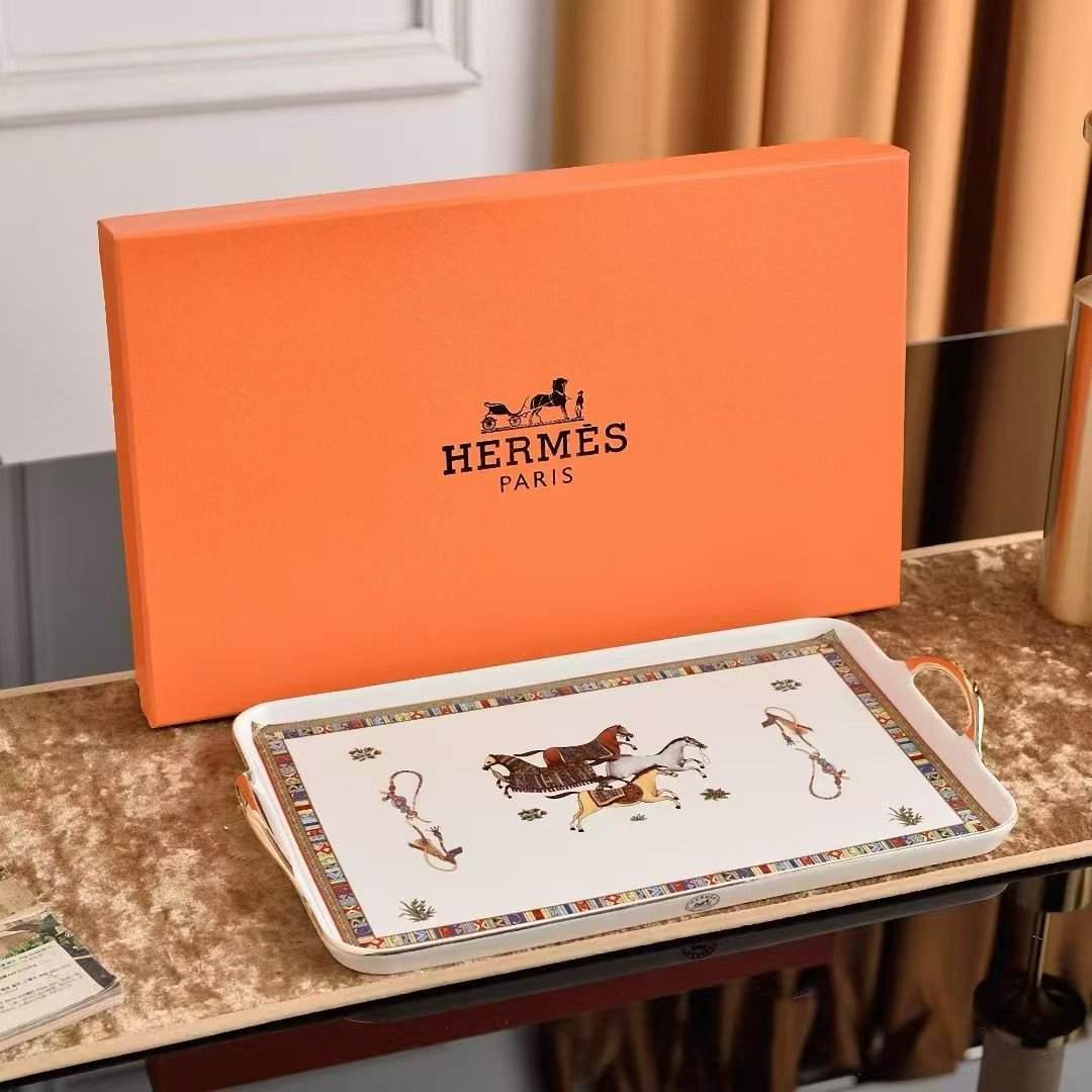 Hermes Tray with two models  - Image 2 of 3