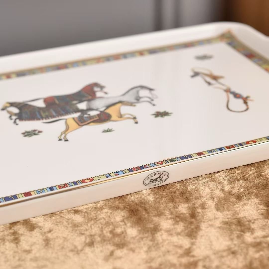 Hermes Tray with two models  - Image 3 of 3