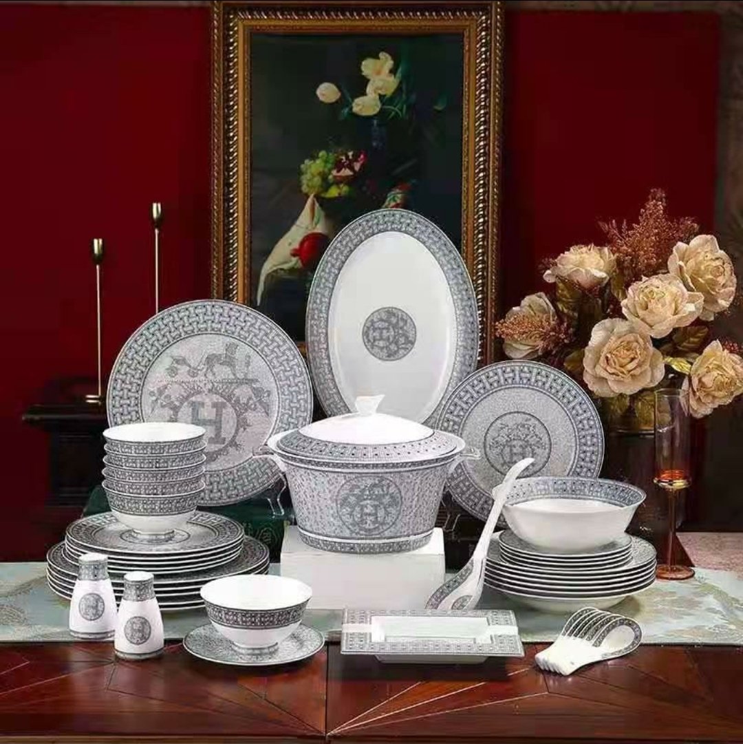 Dinner set of 58 pieces (with tea set included)